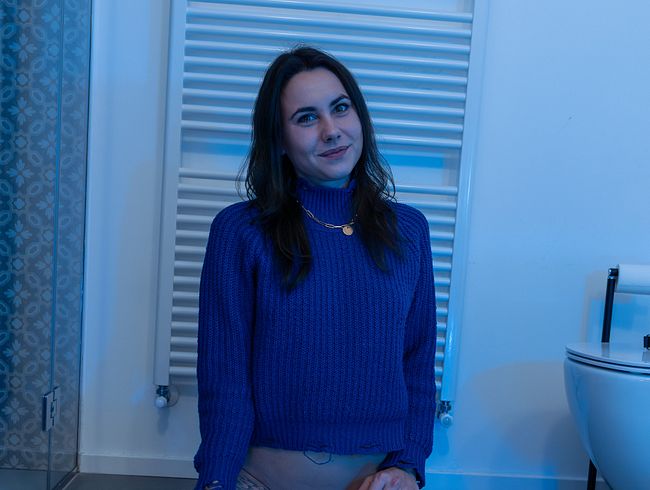 Es ist wieder Zeit für meinen heissen Video Adventskalender. Es gab wieder einen heissen Kalender mit vielen versauten Sachen und ich möchte dich natürlich daran teil haben lassen. Dieses Jahr wird es wieder sexy, versaut, wild und nass der tägliche Orgasmus ist also garantiert! Das erste Türchen hat mir auch direkt einen geilen Höhepunkt beschert. #Adventskalender2025 #Adventskalender #Weihnachten