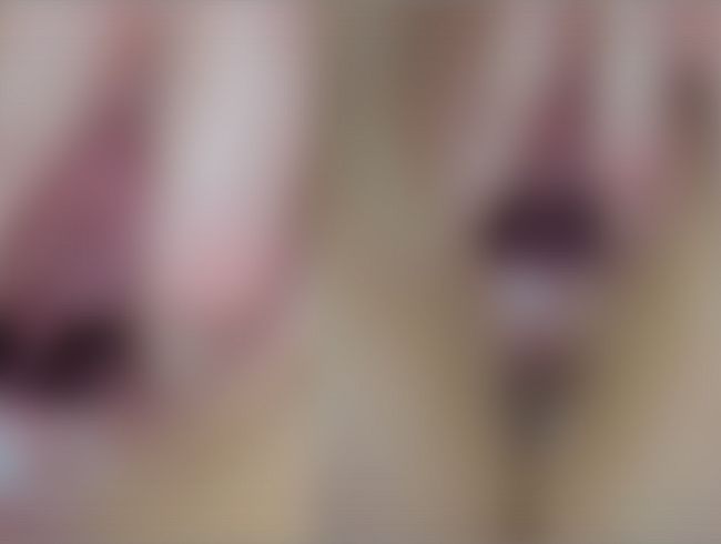 Kurzes Video zwischendurch, wie ich meine Möse mit zwei Fingern sehr weit aufziehe und du tief in meine weite Muschi gucken kannst. Man sieht mein Pipi-Loch sehr gut, und der Saft hängt noch um die Möse verteilt #Solo #pussy #Muschi 