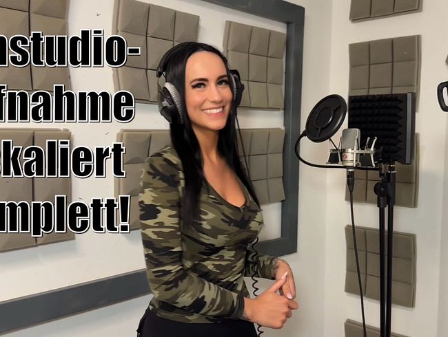 Ich war bei einem bekannten Musikproduzenten und hatte natürlich einen Plan, hihi. Hab ihn ein bisschen verarscht, damit ich ihn richtig schnell runterkomme und meine schwanzgier stillen kann. Mitten im Studio lautstark gefickt und es waren super viele Leute nebenan!!! Ob jemand was mitbekommen hat?